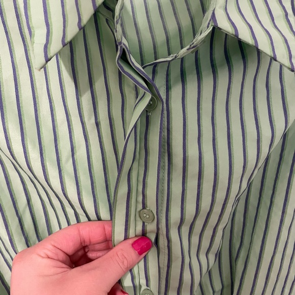 NWOT Light Green Cropped Button Down with Puff Sleeve - Picture 3 of 5